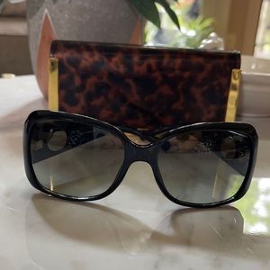 Tory Burch women’s black sunglasses